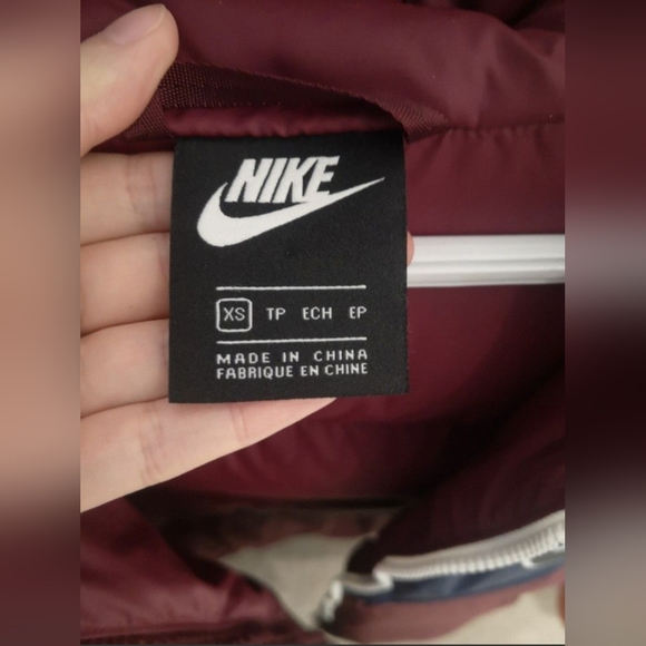 Nike hooded puffer jacket (down-filled) - Picture 5 of 5